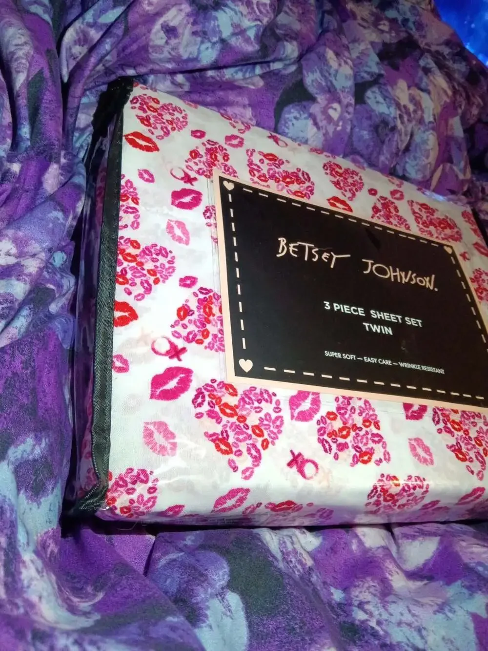 Betsey Johnson Twin Sheet Set! Lips Xoxo love Valentine's set! NWT